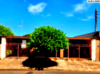 Casa com 160m² construídos e terreno de 200m², desocupada