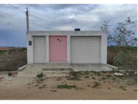 Casa com 1 vaga de garagem, 126m² de terreno e 67m² construída