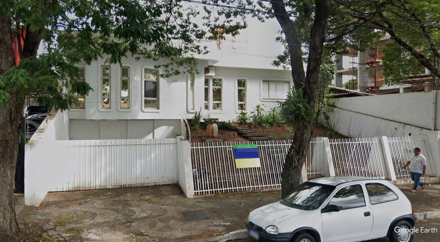 Casa residencial em alvenaria com 3 quartos e 295,96m² construída