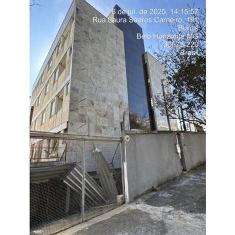 Prédio em Construção com Apartamentos e Terrenos