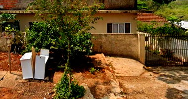 Terreno de 300 m² com benfeitorias inacabadas em Mandaguari/PR