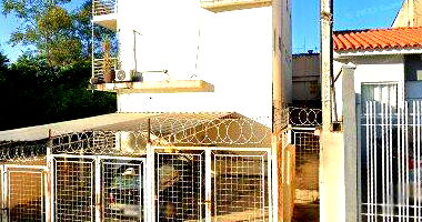 Apartamento compacto com 1 quarto, banheiro e 1 vaga de garagem