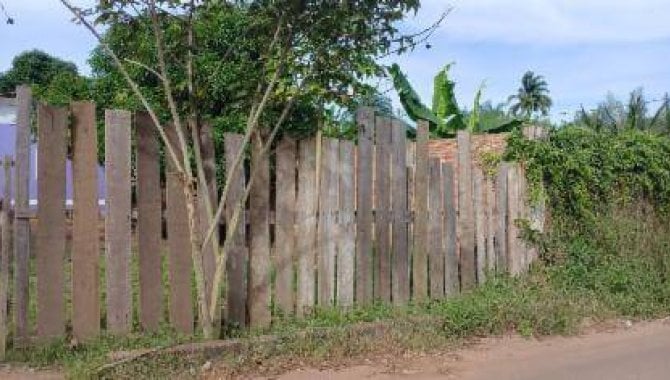Casa com 3 quartos e 2 banheiros, 67,06 m² construídos, ocupada