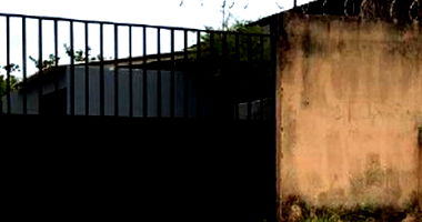 Casa residencial com 3 quartos, ocupada, em condomínio fechado