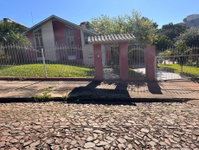 Casa com 240m² de área construída em lote de 792m², ocupada