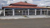 Casa com 3 quartos, 2 banheiros e 2 vagas de garagem, 304 m², ocupada