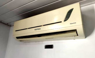 Lote com Armário Planejado, Conjunto Estofado e Ar Condicionado