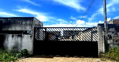 Casa com 2 quartos, 1 banheiro, varanda e 1 vaga de garagem, 57,76m² construída