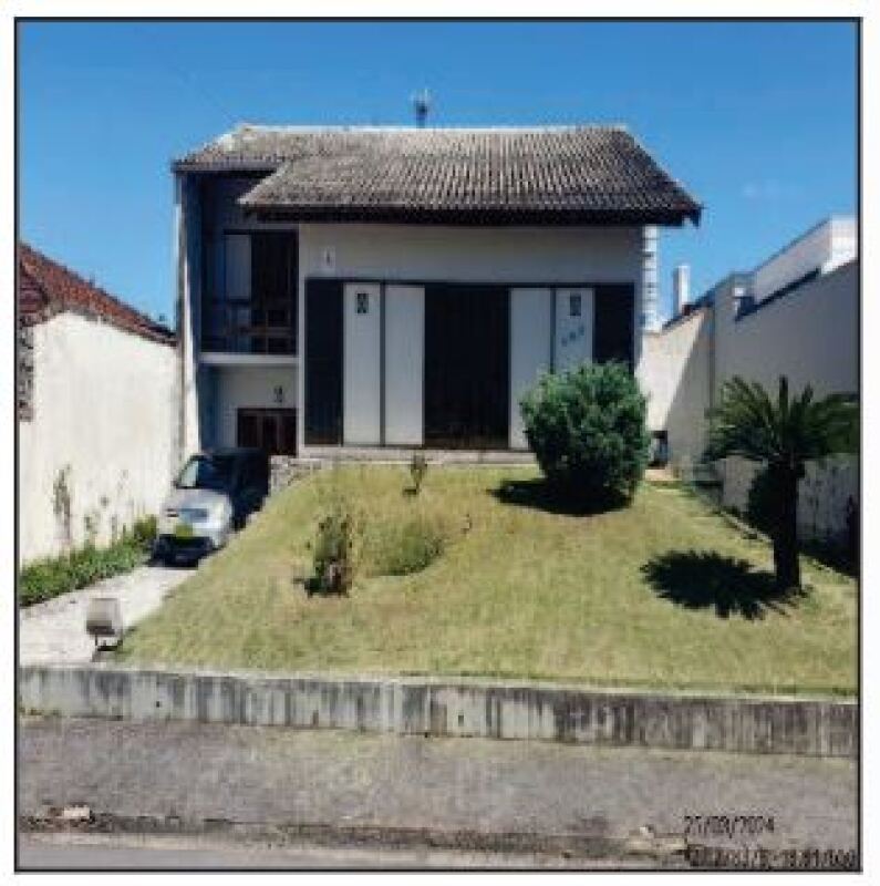 Casa ampla 223m² com terreno de 620m², desocupada