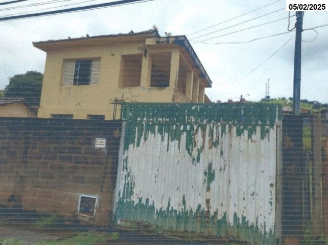 Casa com 65m² e terreno de 300m² em Cambuí/MG
