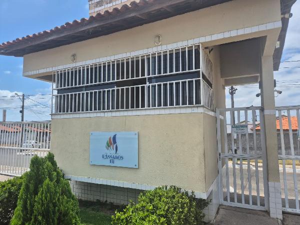 Casa 2 quartos com varanda e área de serviço, 55.6m², desocupada