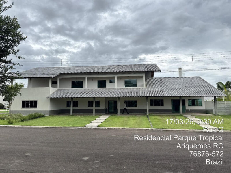 Casa residencial com 760m², 4 quartos, 3 banheiros e garagem