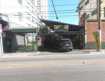 Terreno com estacionamento e escritório em Santana