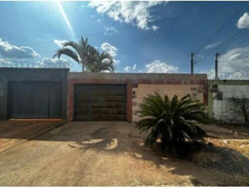 Casa em Aparecida de Goiânia com 3 quartos e terreno de 225m²