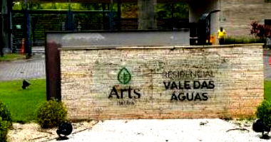 Terreno em Condomínio Residencial Vale das Águas com 587m²