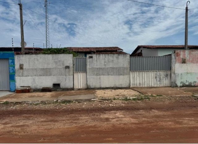 Casa residencial com 1 quarto e 1 banheiro, ocupada