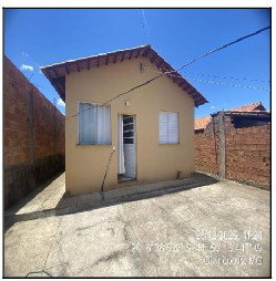 Casa com 2 quartos, 1 banheiro e área de serviço
