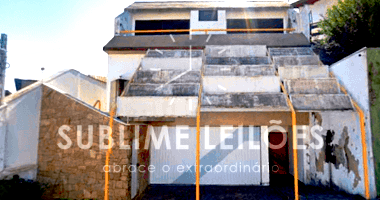 Terreno com Construção de 332m² e 3 Vagas de Garagem