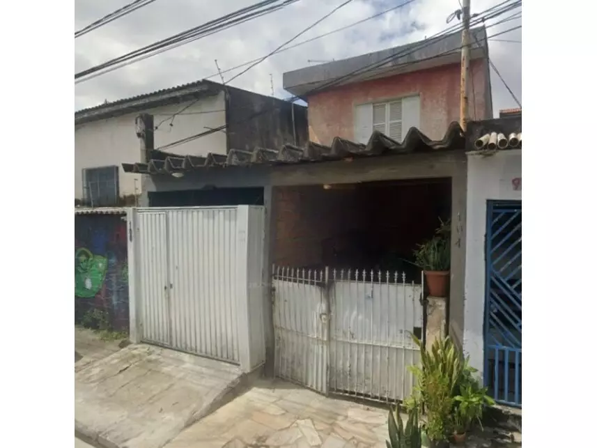 Casa em Leilão com 2 Quartos e 199m² Construídos