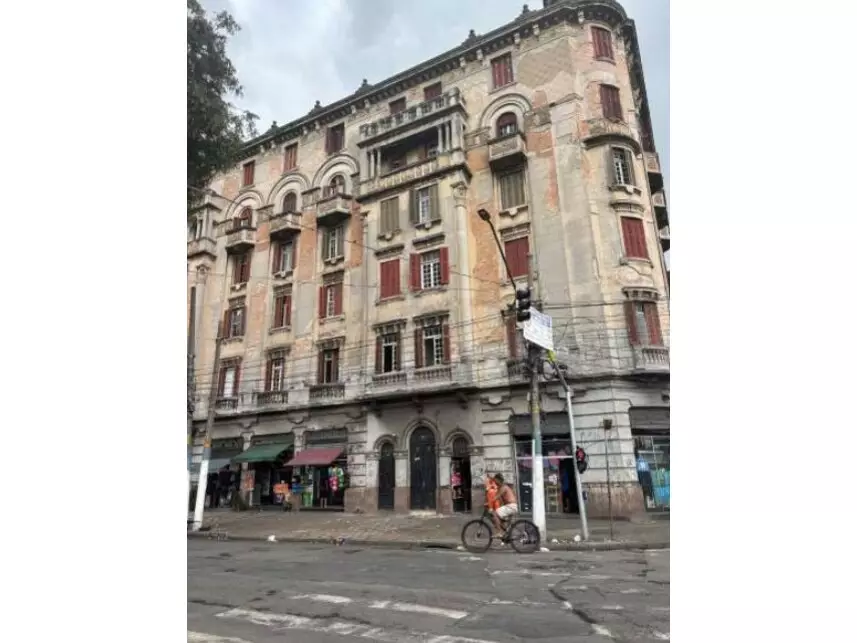 Apartamento com 3 quartos em leilão no Sé, São Paulo