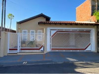 Casa ocupada com 133,40m² construídos