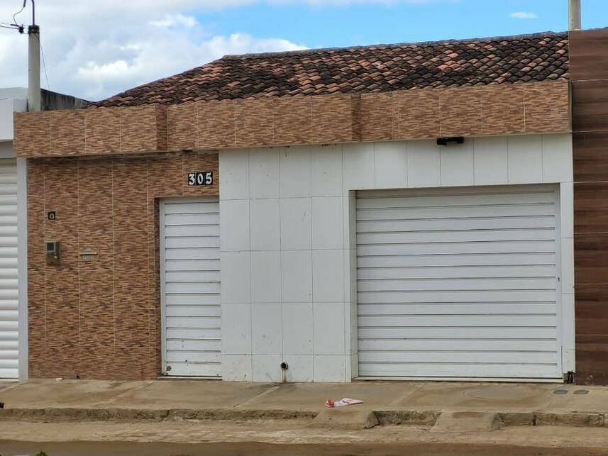 Casa em leilão com 2 quartos e 2 banheiros