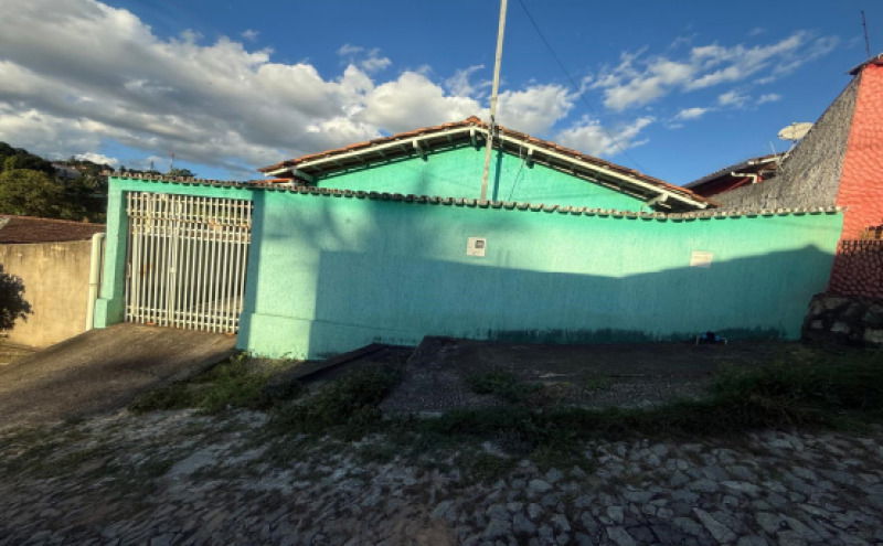 Casa Residencial com 3 Quartos e Garagem para 3 Carros