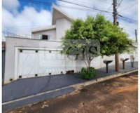 Residência de 250m² com 2 vagas em Marília/SP