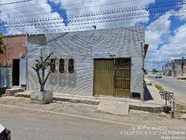 Casa com 2 quartos, 2 banheiros, 1 vaga e 113m² construída