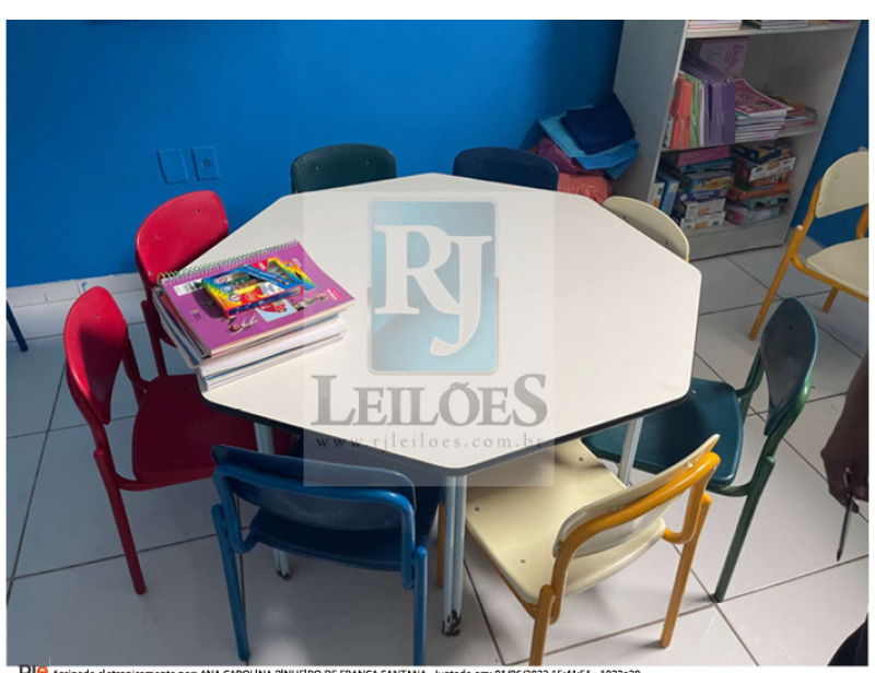 Lote 027 - Mesas, Cadeiras e Brinquedos Infantis