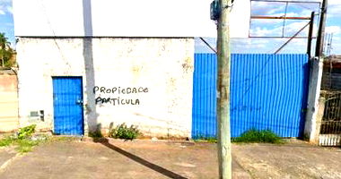 Espaçosa Sala Comercial de 125m² Desocupada e Versátil