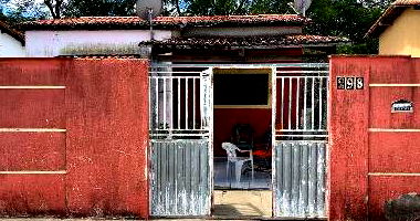 Casa 2 quartos, 1 banheiro, 1 vaga, 68,84m² construída, terreno 200m²