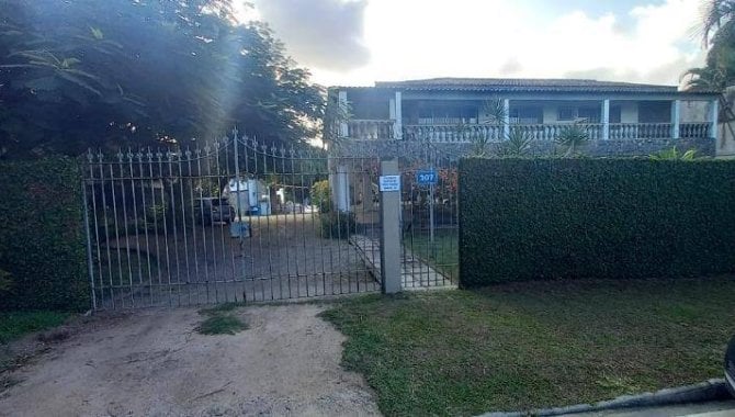 Casa padrão com 6 quartos, 5 banheiros, 1 vaga e 628m² construída
