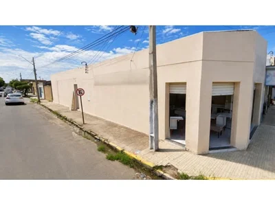 Prédio Comercial de Esquina com 227m² em Iguatu/CE
