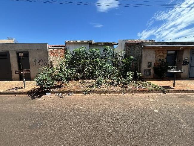 Casa com 2 quartos, 1 banheiro, vaga de garagem e 50,23m² privativos