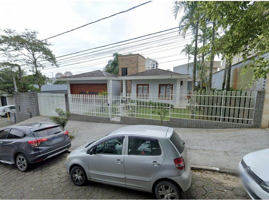 Casa com 3 dormitórios e 2 suítes em Saguaçu