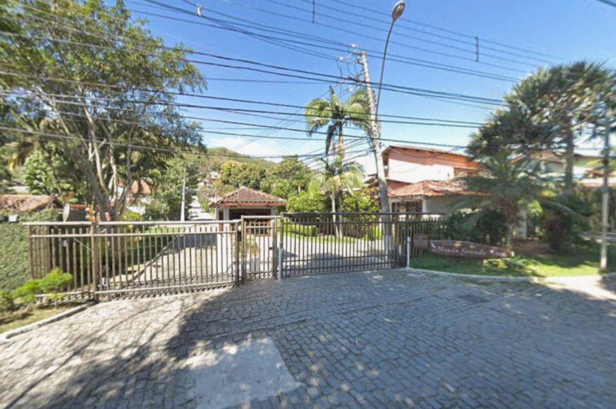 Casa em condomínio de alto padrão com 496m², 4 quartos, 3 banheiros e 2 vagas