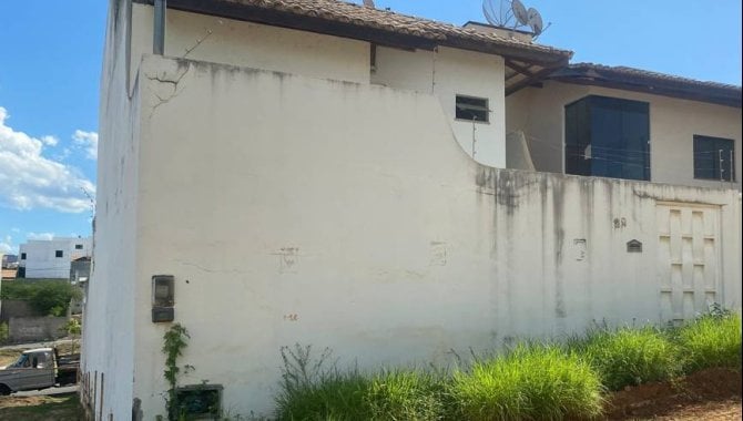 Casa com 162 m², 1 quarto, 1 banheiro, ocupada, em Jequié - BA