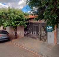 Casa com 2 quartos, 1 banheiro e 3 vagas de garagem