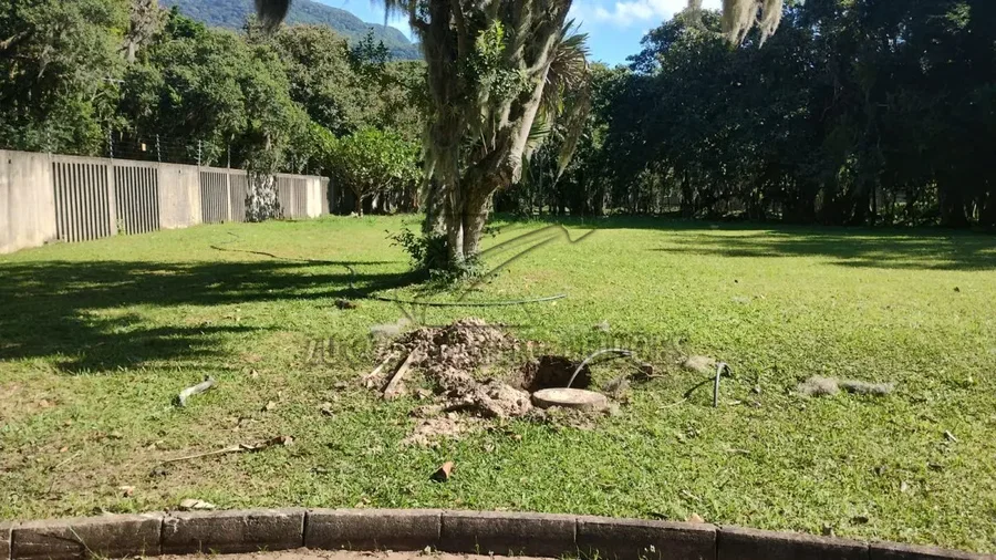 Terreno de 473,93m² em condomínio horizontal