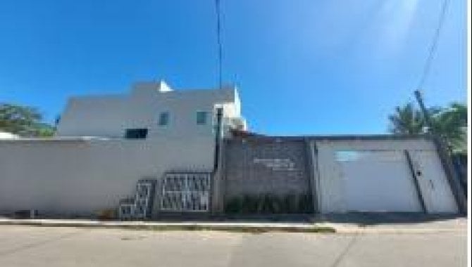 Casa em Condomínio com 4 Quartos em Lauro de Freitas - BA