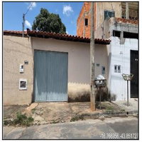 Casa com 2 Quartos e Área Privativa em Montes Claros