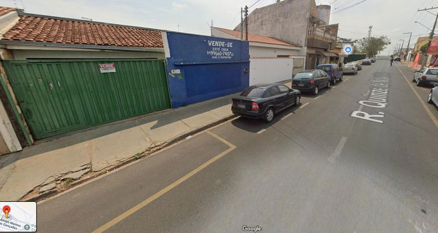 Casa residencial com 3 banheiros, 3 salas, 1 cozinha e 2 vagas