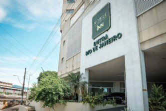 Apartamento Mobiliado em Apart Hotel com Piscina e Ar Condicionado