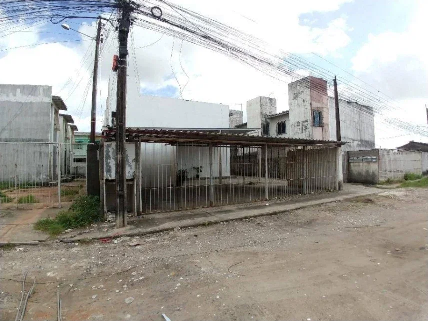 Casa desocupada com 49 m² e 1 vaga