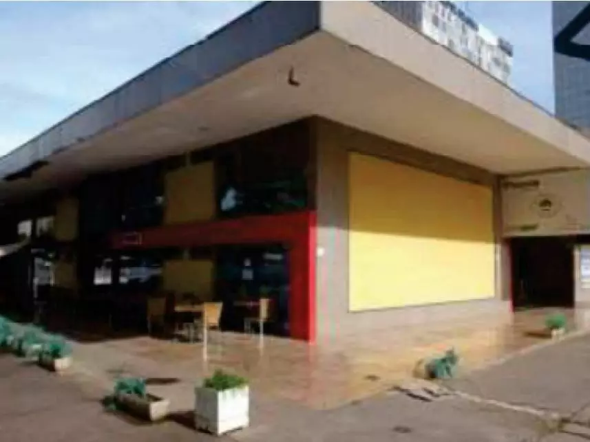 Loja comercial com 9 vagas de garagem, 461,25m², desocupada