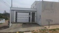 Casa padrão com 1 vaga de garagem e 196,5 m²