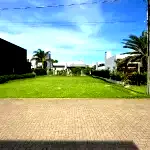 Terreno de 365m² no Condomínio Dubai Resort, sem benfeitorias