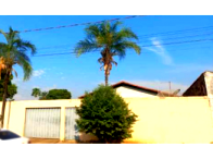 Casa com terreno de 500m², padrão médio, bem cuidada