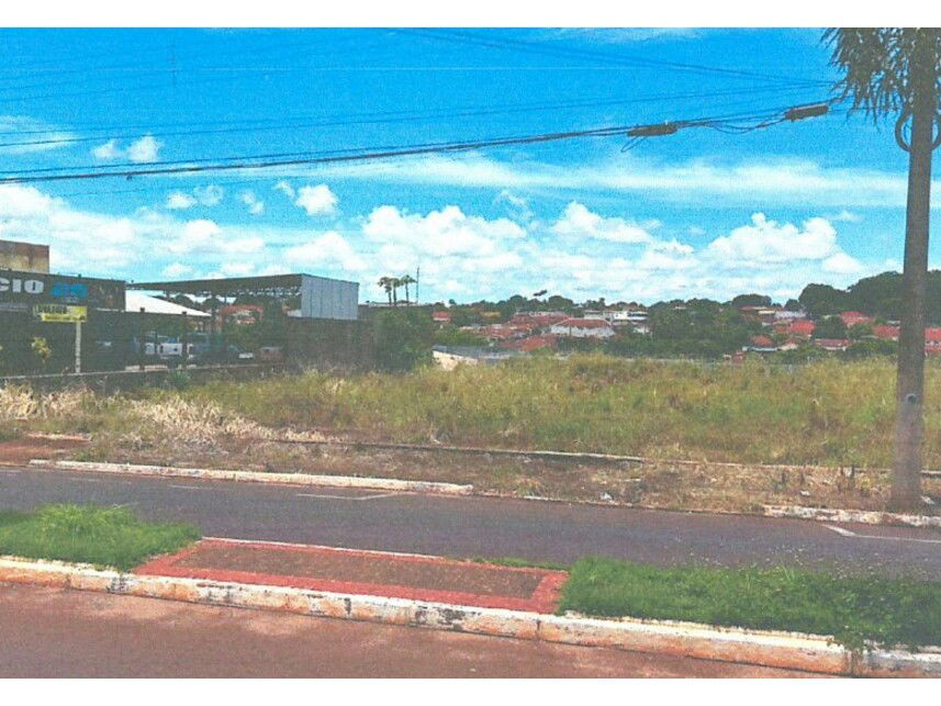 Terreno Urbano Comercial em Ituiutaba - Desocupado